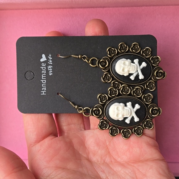Skull Cameo Dangle Earrings, NWT - Picture 5 of 8